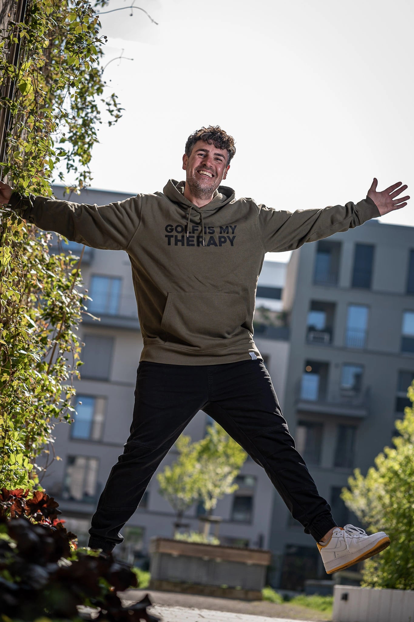 Hoodie für Fans des Golfspiels "Golf is my Therapy".