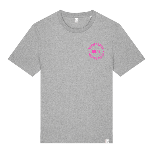 Hellgraues Golf T-Shirt mit Neonpink-Print "Monday Hater Weekend Golfer" von NO. 18